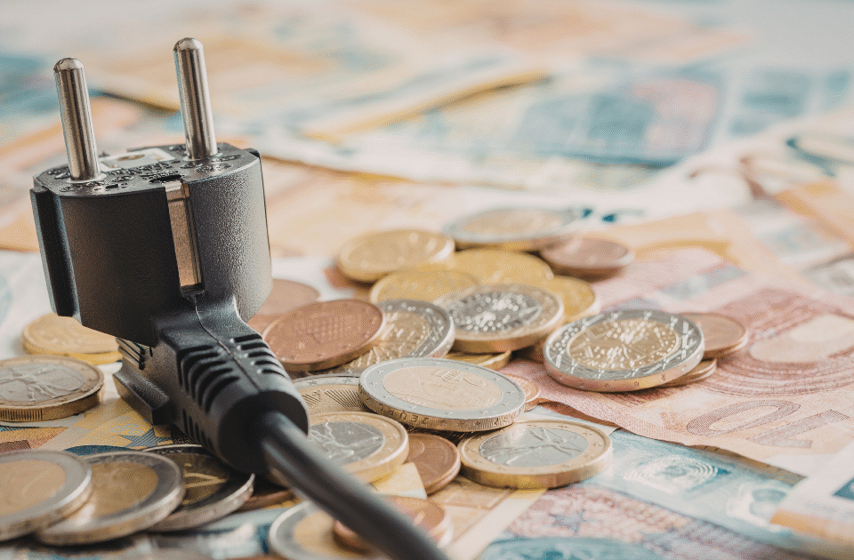 Giá điện tăng và giải pháp điện mặt trời cho nhà phố, Giá điện tăng khiến nhiều gia đình chuyển sang điện mặt trời, Giá điện tăng trong mùa nắng nóng tại Việt Nam